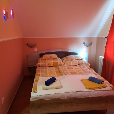Andrea Apartman Hajduszoboszlo Bagian luar foto
