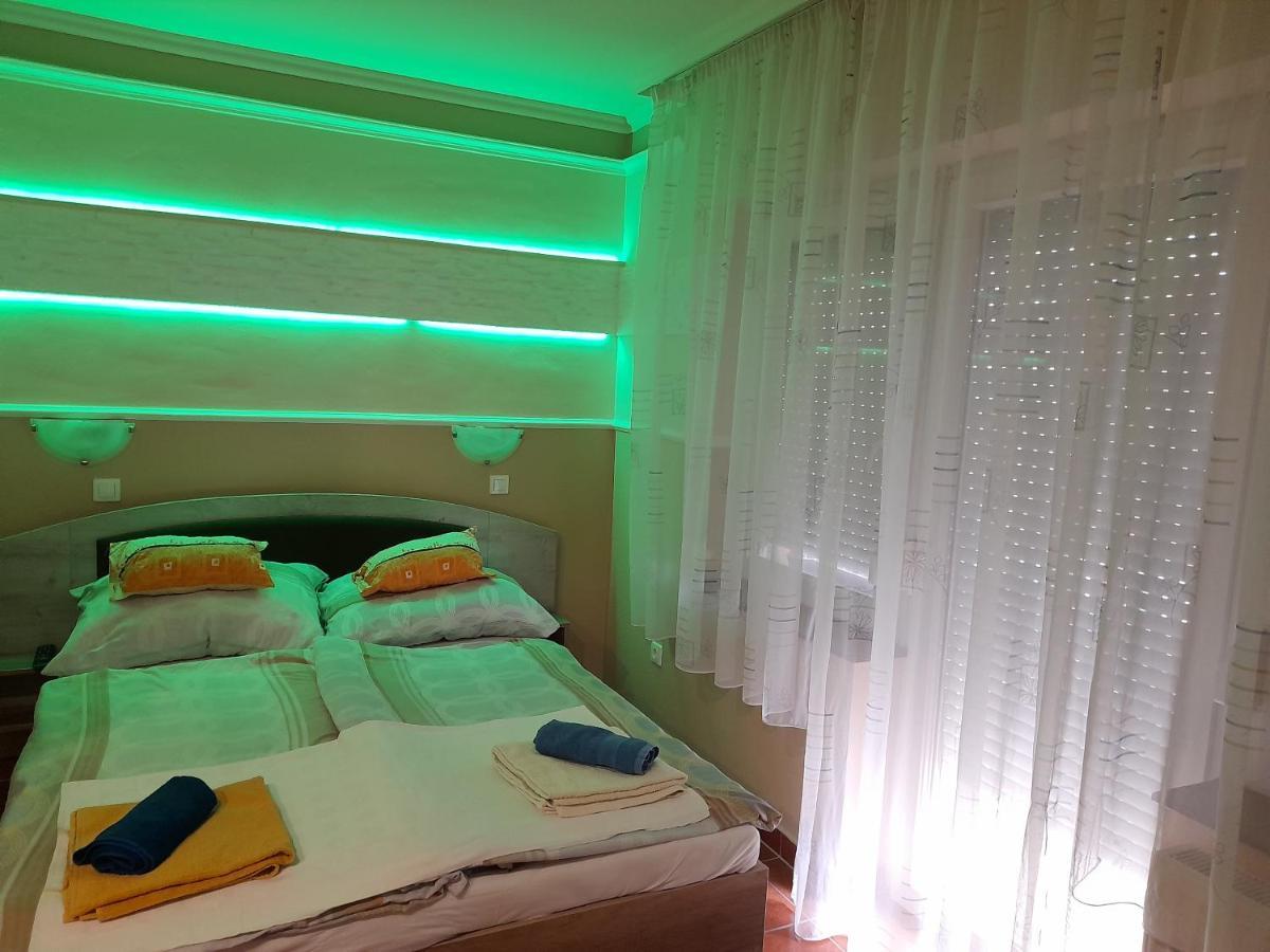 Andrea Apartman Hajduszoboszlo Bagian luar foto