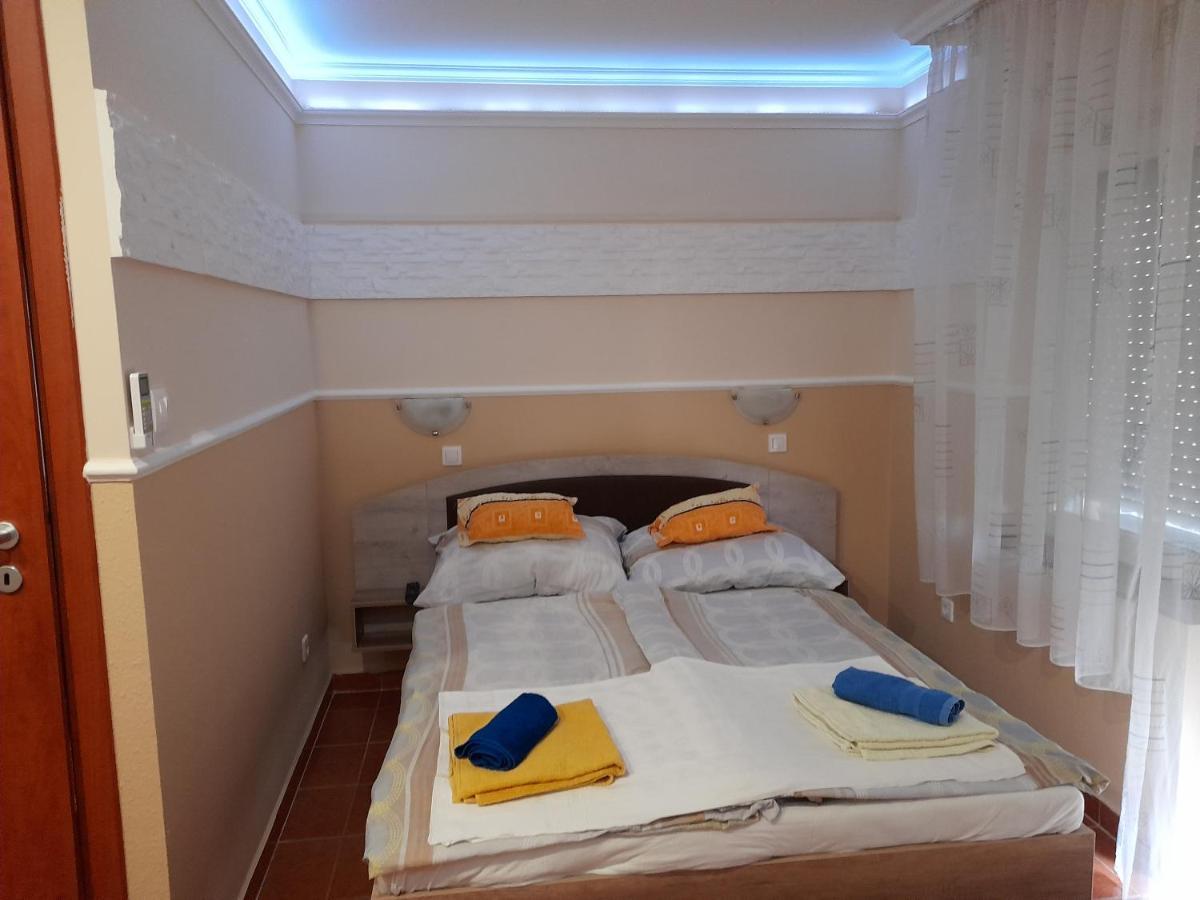Andrea Apartman Hajduszoboszlo Bagian luar foto