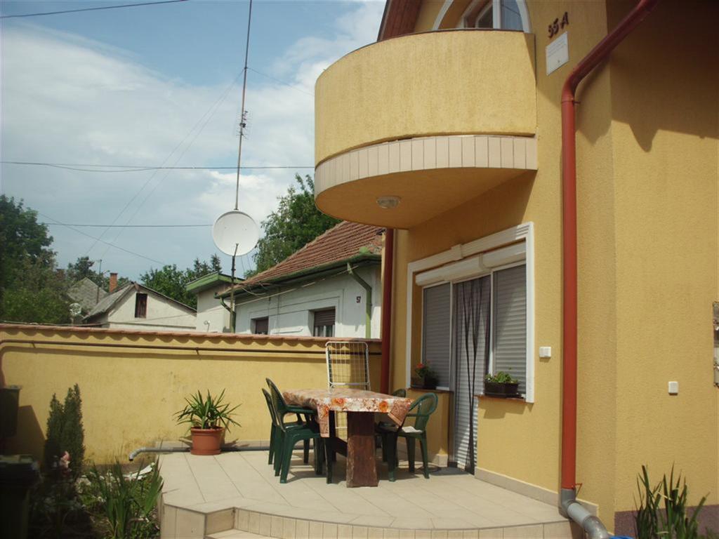 Andrea Apartman Hajduszoboszlo Bagian luar foto