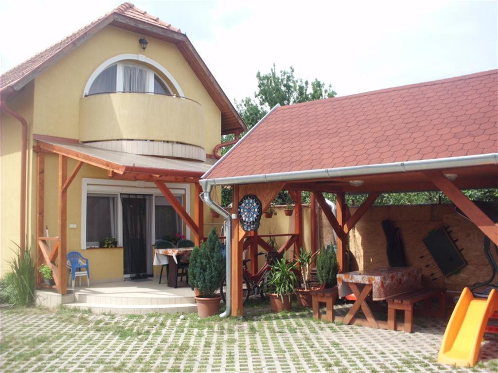 Andrea Apartman Hajduszoboszlo Bagian luar foto