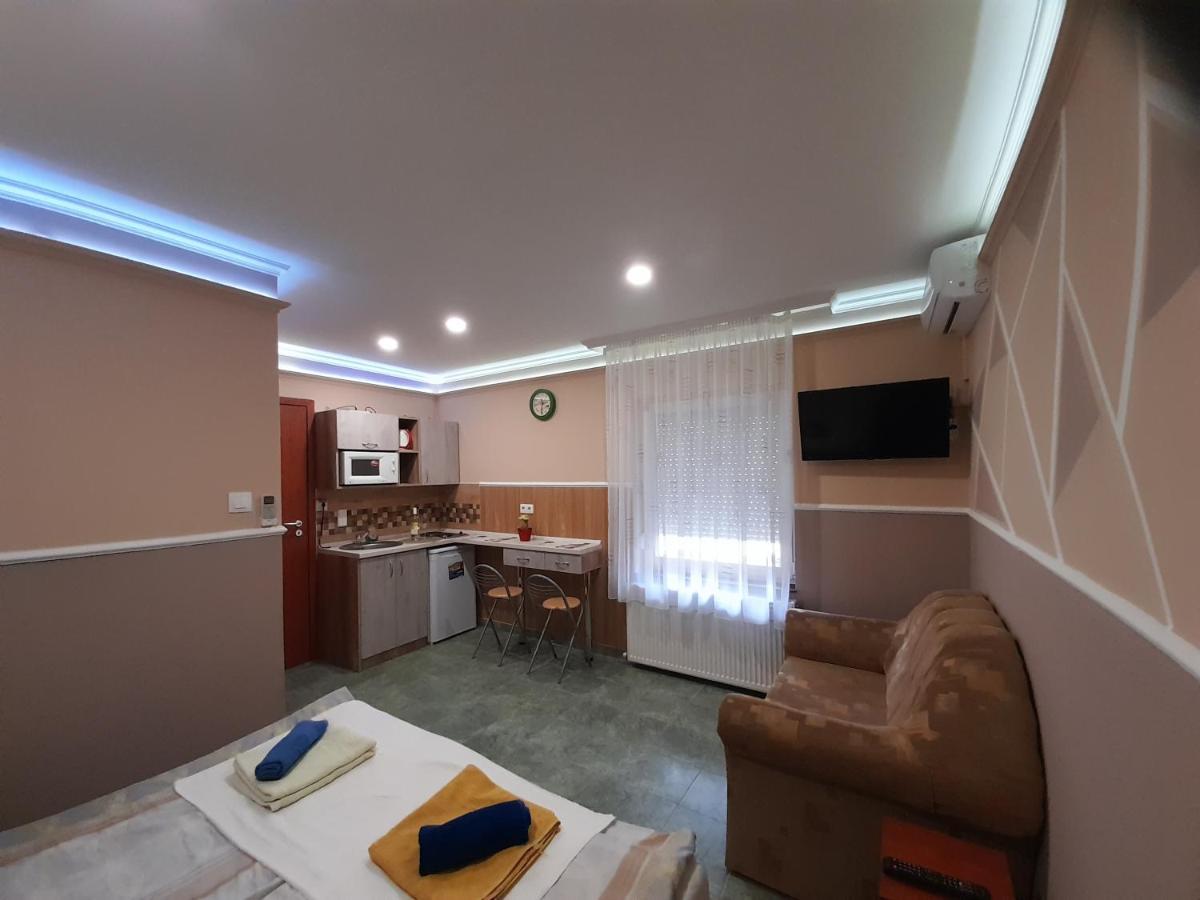 Andrea Apartman Hajduszoboszlo Bagian luar foto