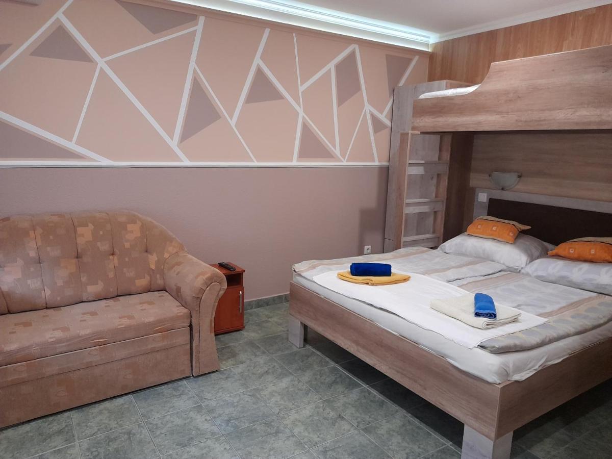 Andrea Apartman Hajduszoboszlo Bagian luar foto