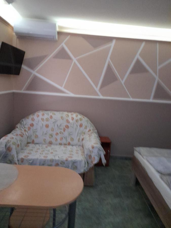 Andrea Apartman Hajduszoboszlo Bagian luar foto