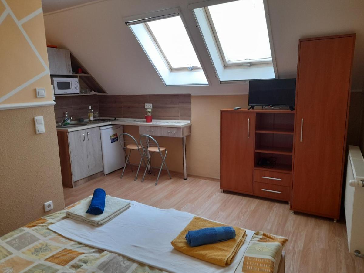 Andrea Apartman Hajduszoboszlo Bagian luar foto