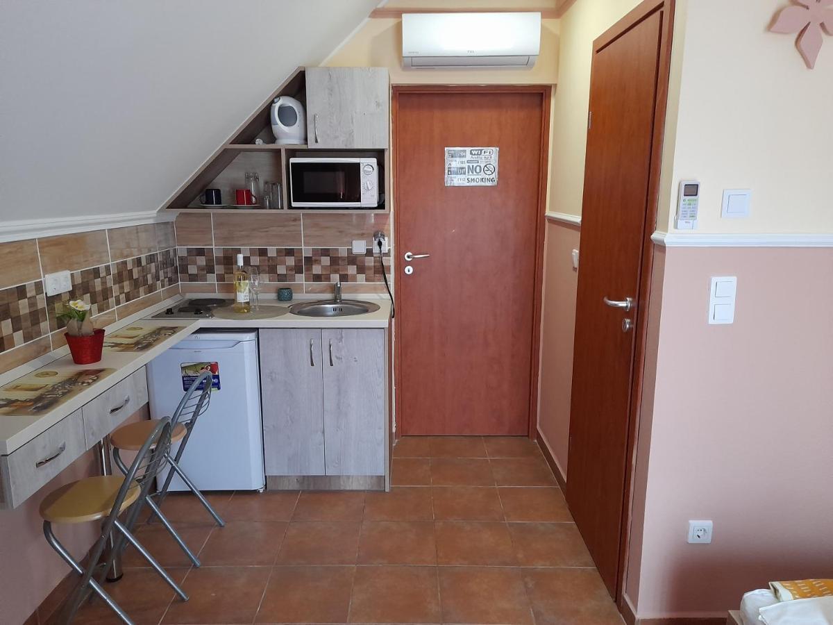 Andrea Apartman Hajduszoboszlo Bagian luar foto