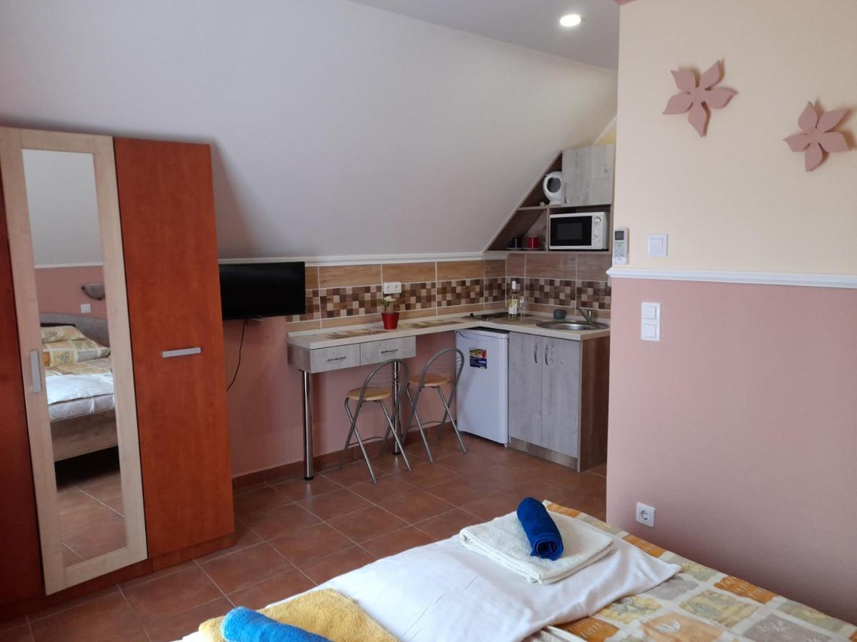 Andrea Apartman Hajduszoboszlo Bagian luar foto