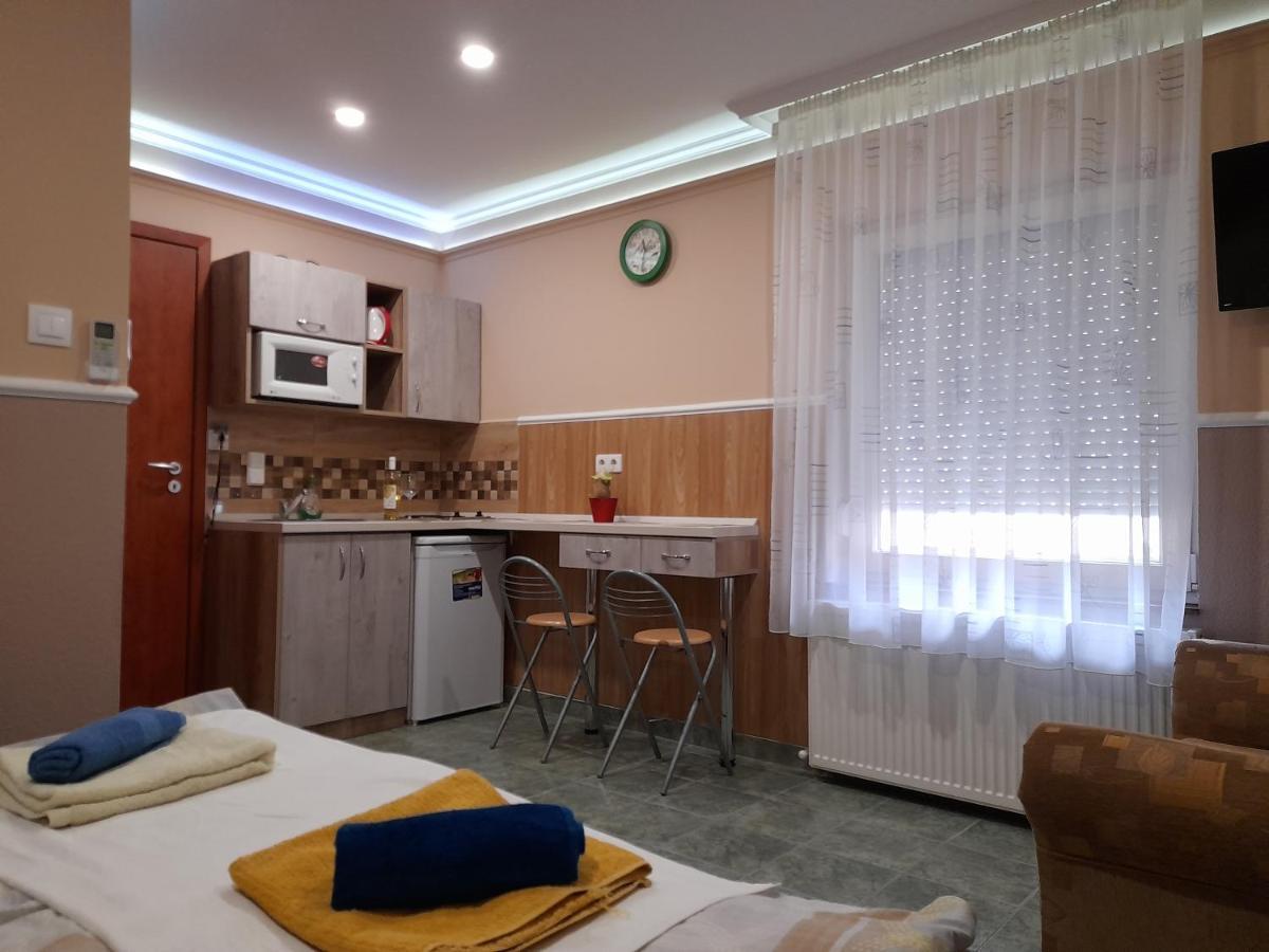 Andrea Apartman Hajduszoboszlo Bagian luar foto