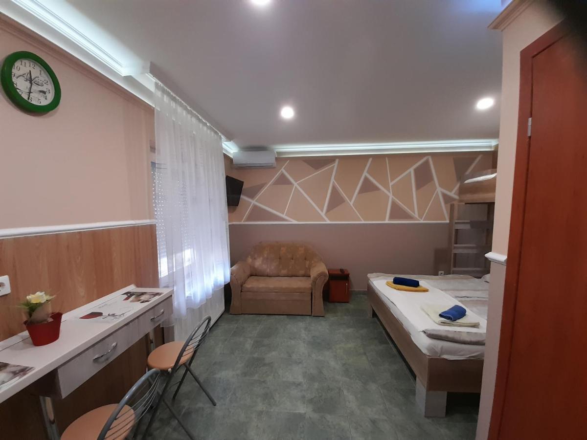 Andrea Apartman Hajduszoboszlo Bagian luar foto