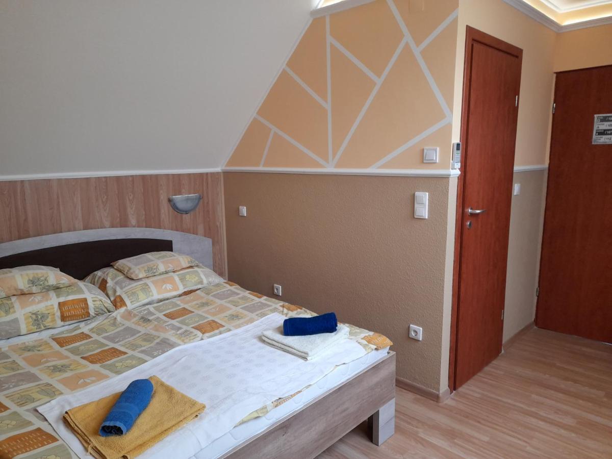 Andrea Apartman Hajduszoboszlo Bagian luar foto