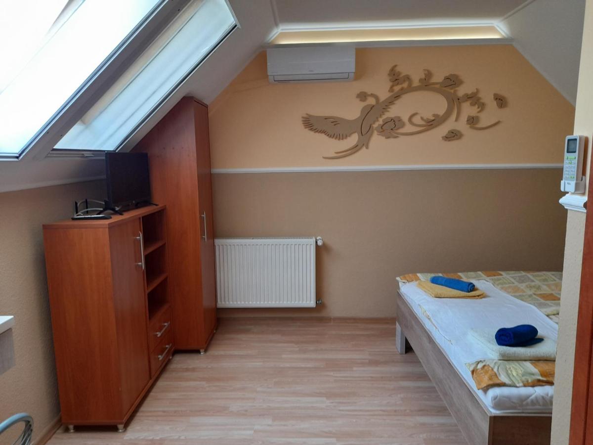 Andrea Apartman Hajduszoboszlo Bagian luar foto