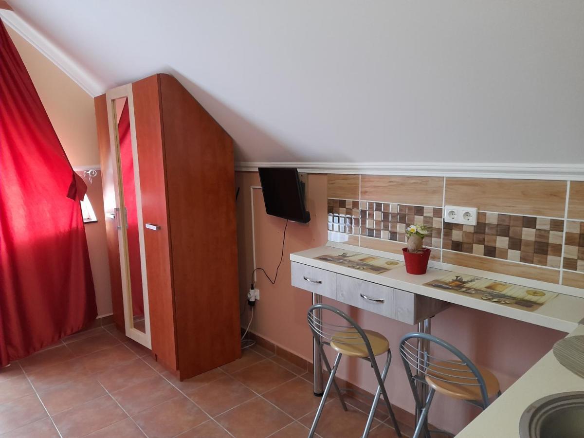 Andrea Apartman Hajduszoboszlo Bagian luar foto