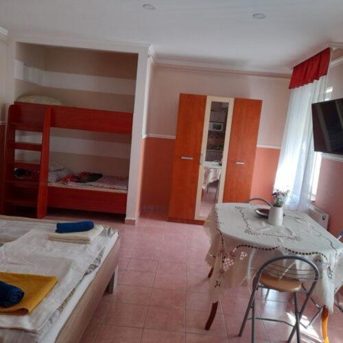 Andrea Apartman Hajduszoboszlo Bagian luar foto