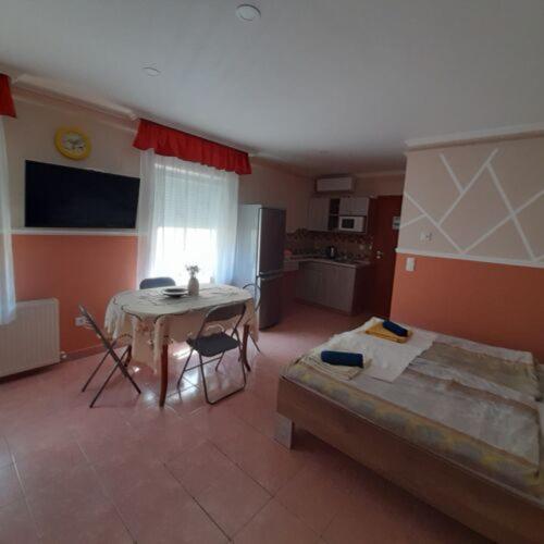 Andrea Apartman Hajduszoboszlo Bagian luar foto